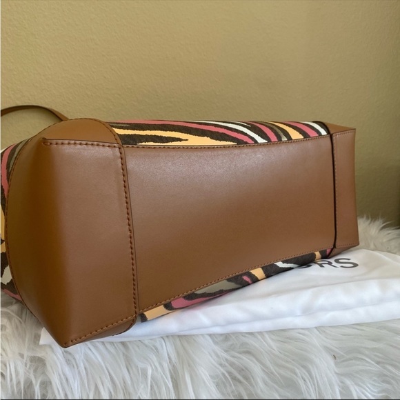 New Michael Kors zebra large Eva shoulder tote bag - Picture 14 of 15